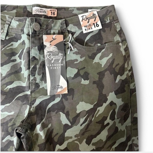 Camo Mid‎ Rise Jeans - Picture 3 of 14